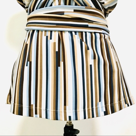 BCBGMaxazria Deep V Sleeveless Top Size Small - Picture 3 of 9